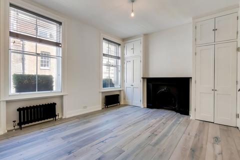 Studio to rent, Monmouth Street, Seven Dials WC2