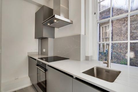 Studio to rent, Monmouth Street, Seven Dials WC2