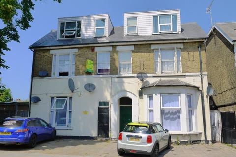 3 bedroom apartment to rent, Myddleton Road, Bowes Park N22