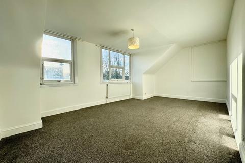3 bedroom apartment to rent, Myddleton Road, Bowes Park N22