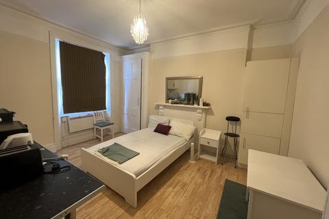 1 bedroom in a flat share to rent - LADBROKE GROVE, NORTH KENSINGTON, LONDON W10