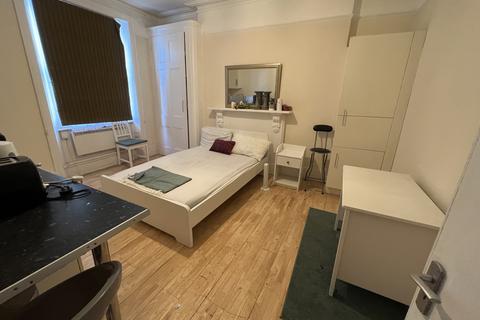 1 bedroom in a flat share to rent - LADBROKE GROVE, NORTH KENSINGTON, LONDON W10