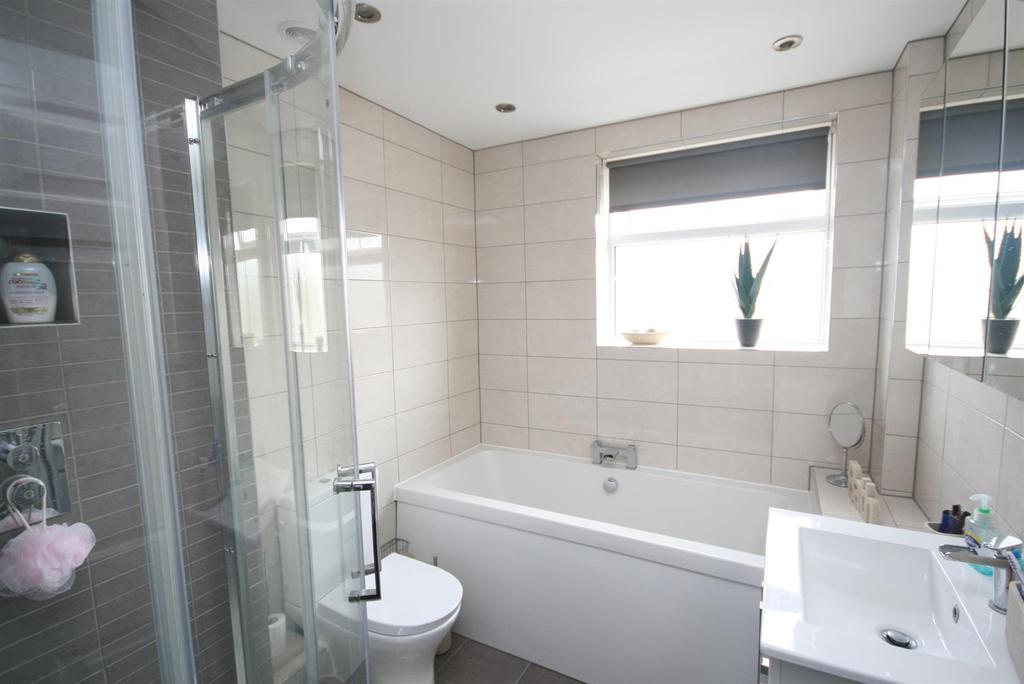 Downland Avenue, Peacehaven 3 bed semidetached house £299,950