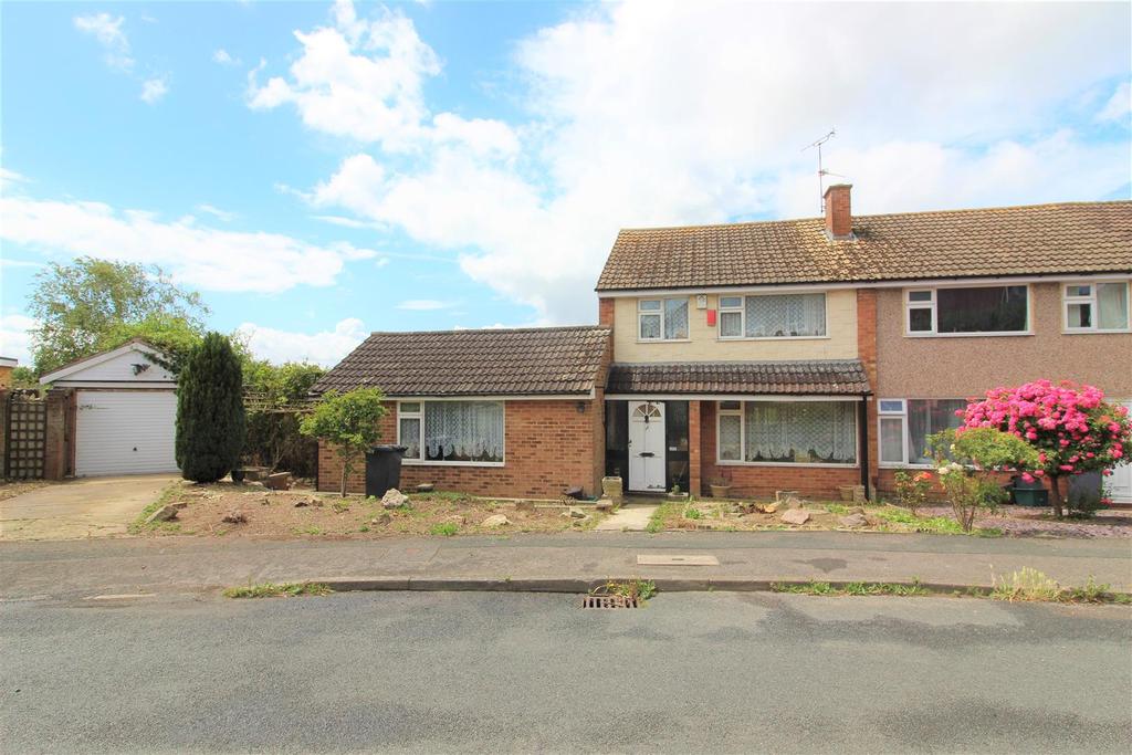 Cedarwood Drive, Tuffley, Gloucester 3 bed semidetached house £229,500