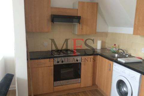 2 bedroom flat to rent, Clayton Road, Hayes, UB3