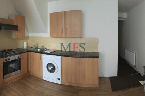 2 bedroom flat to rent, Clayton Road, Hayes, UB3