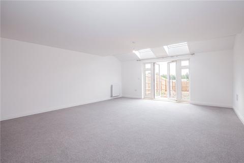 3 bedroom semi-detached house to rent, Wheatfield Drive, Witney, OX29