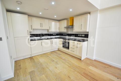 2 bedroom apartment to rent - Holloway Road, London, N7