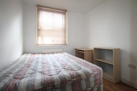 3 bedroom flat to rent, Brecknock Road, Tufnell Park, N7