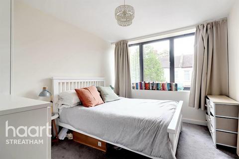 1 bedroom flat to rent, Gatton Road, SW17