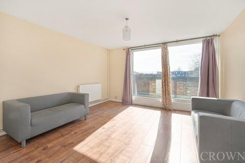 3 bedroom flat to rent, Sanders Way, Sussex Way, Archway