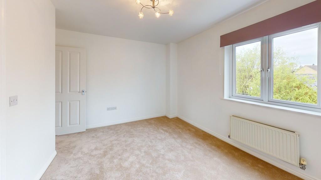 House in Cheltenham, Queenswood Grove, Southam - More
