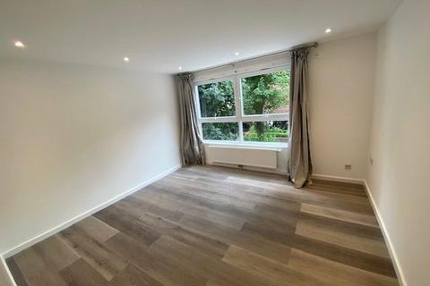3 bedroom apartment to rent, Cheadle Court, London, NW8