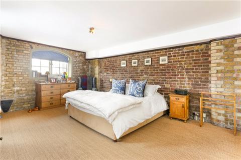 2 bedroom flat to rent - St. Saviours Wharf, 25 Mill Street, London, SE1