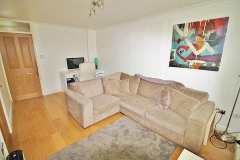 1 bedroom ground floor flat to rent, Swans Hope, Loughton IG10