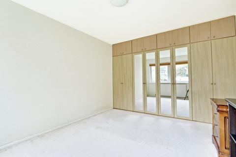 2 Lucerne Close, London, N13 4QJ