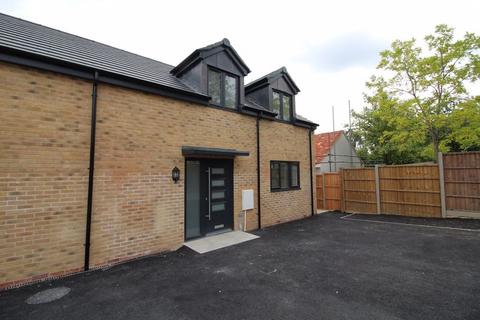 3 bedroom semi-detached house to rent, Whytefield Road, Ramsey