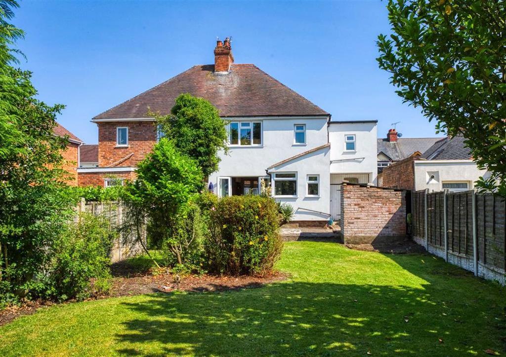 11, Birches Barn Avenue, Bradmore, Wolverhampton, WV3 4 bed semi