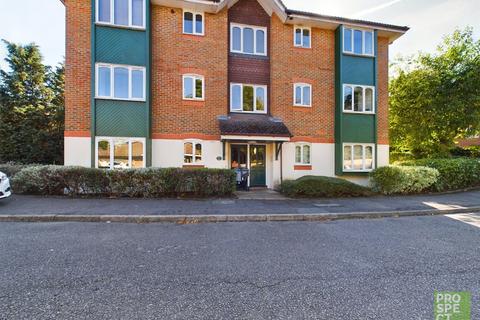 2 bedroom apartment to rent, Missenden Gardens, Burnham, Slough, SL1