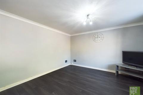 2 bedroom apartment to rent, Missenden Gardens, Burnham, Slough, SL1