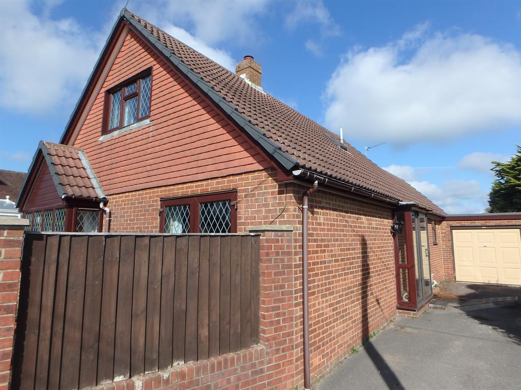 Barton Court Avenue, Barton On Sea, New Milton, BH25 7ET 3 bed detached