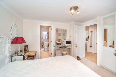 2 bedroom flat to rent, Fitzroy Crescent, Chiswick, London