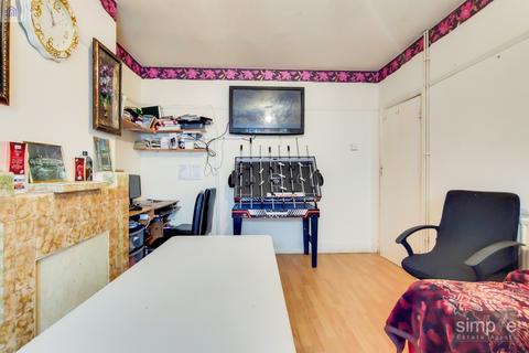 3 bedroom semi-detached house for sale - Stirling Road, Hayes, UB3