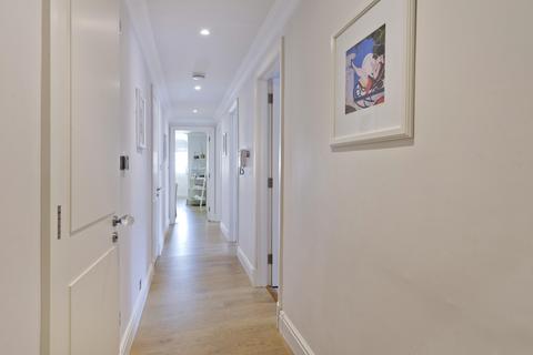 3 bedroom apartment to rent, Courtfield Gardens, London, UK, SW5