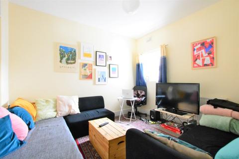 4 bedroom terraced house to rent, Brading Road, Brighton, BN2