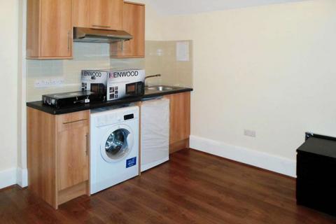Studio to rent, Kingscroft Road, Kilburn