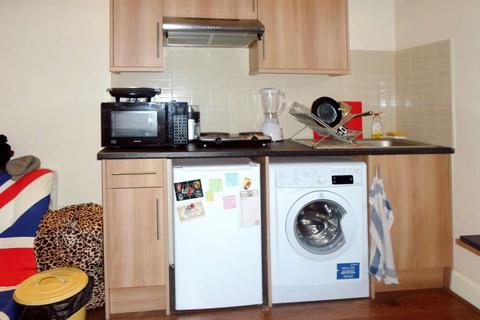 Studio to rent, Kingscroft Road, Kilburn