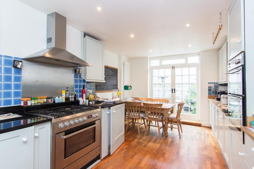 Harbledown Road, Fulham, SW6 3 bed house to rent £4,008 pcm (£925 pw)