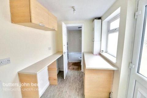 2 bedroom terraced house to rent, High Street, Newcastle