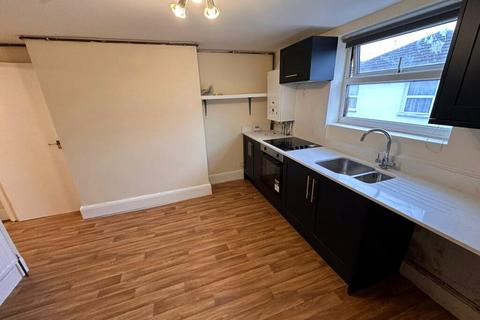 3 bedroom apartment to rent, Lea Bridge Road, London, E10