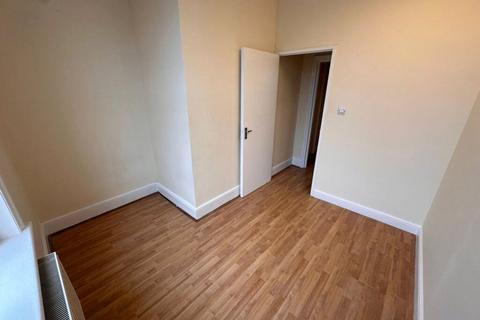 3 bedroom apartment to rent, Lea Bridge Road, London, E10