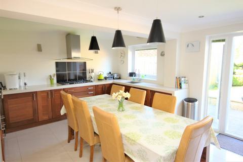 4 bedroom detached house to rent, Wescott Road, Wokingham