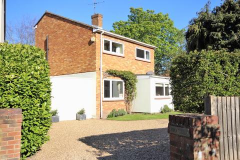 4 bedroom detached house to rent, Wescott Road, Wokingham