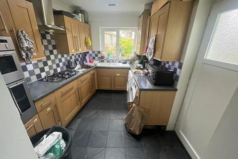 1 bedroom in a house share to rent, Old Oak Common Lane, East Acton, London, W3 7DW