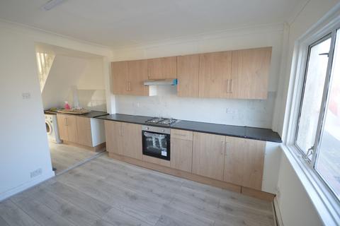 3 bedroom flat to rent, Rainham Road South, Dagenham
