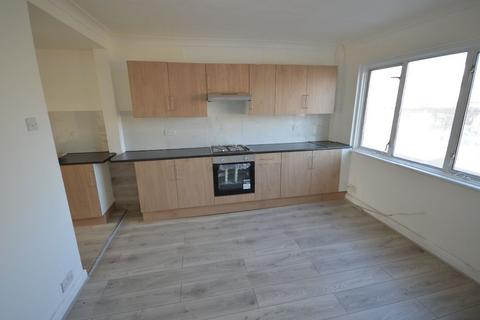 3 bedroom flat to rent, Rainham Road South, Dagenham