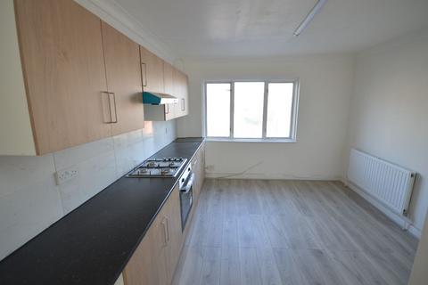 3 bedroom flat to rent, Rainham Road South, Dagenham