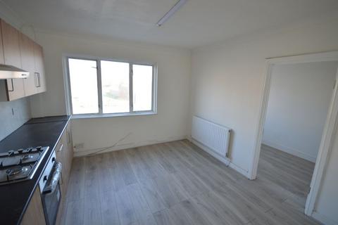 3 bedroom flat to rent, Rainham Road South, Dagenham