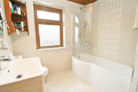2 bedroom end of terrace house to rent - North Hayes