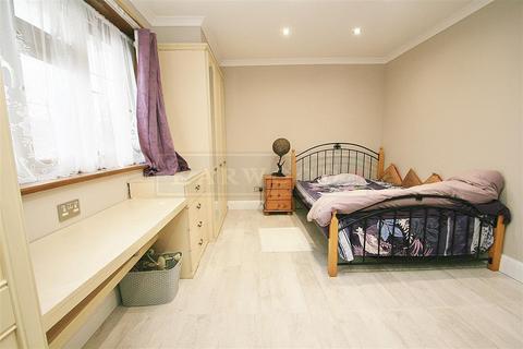 2 bedroom end of terrace house to rent - North Hayes
