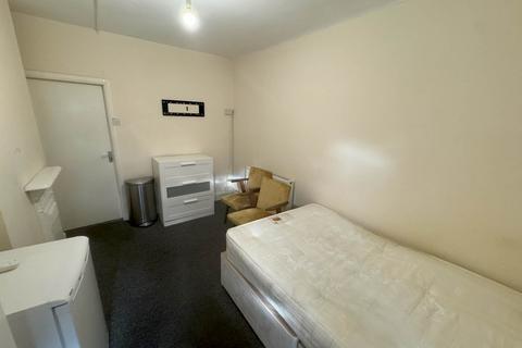 1 bedroom in a house share to rent, London Road, Reading