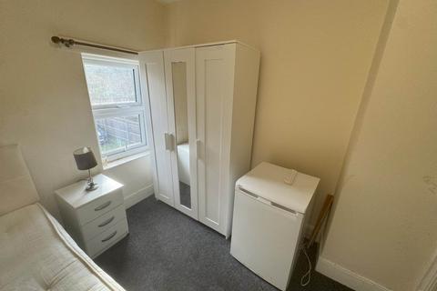 1 bedroom in a house share to rent, London Road, Reading