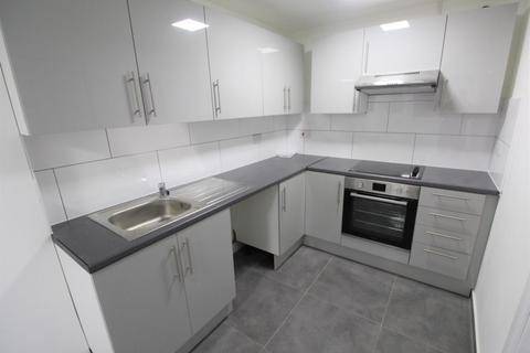 4 bedroom terraced house to rent, Middleham Road, Edmonton