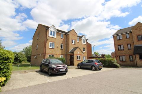 2 bedroom apartment to rent, Danbury Crescent, Essex RM15