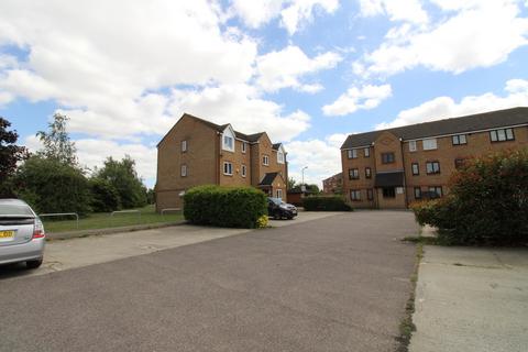 2 bedroom apartment to rent, Danbury Crescent, Essex RM15