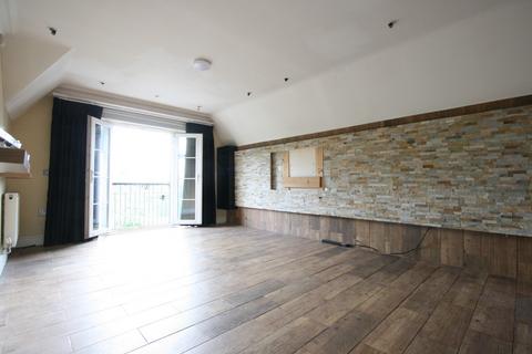 3 bedroom apartment to rent, Northwood HA6